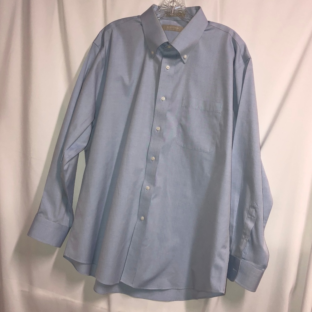 Nordstrom Mens wrinkle free blue dress shirt 17/33